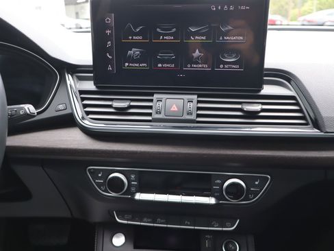 Used 2022 Audi Q5 2.0T Premium Plus w/ Premium Plus Package AWD/4WD image 11