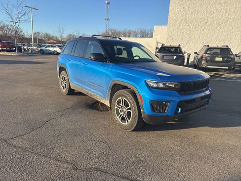 Used 2022 Jeep Grand Cherokee Trailhawk w/ Luxury Tech Group III image 7