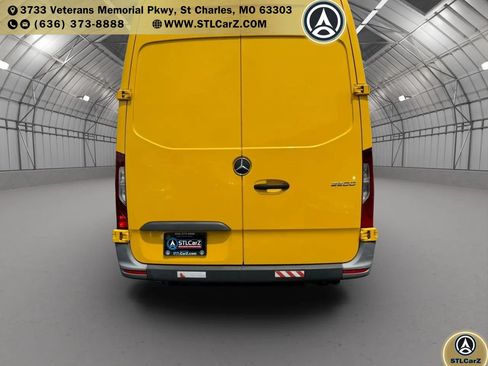 Used 2021 Mercedes-Benz Sprinter 2500 image 4