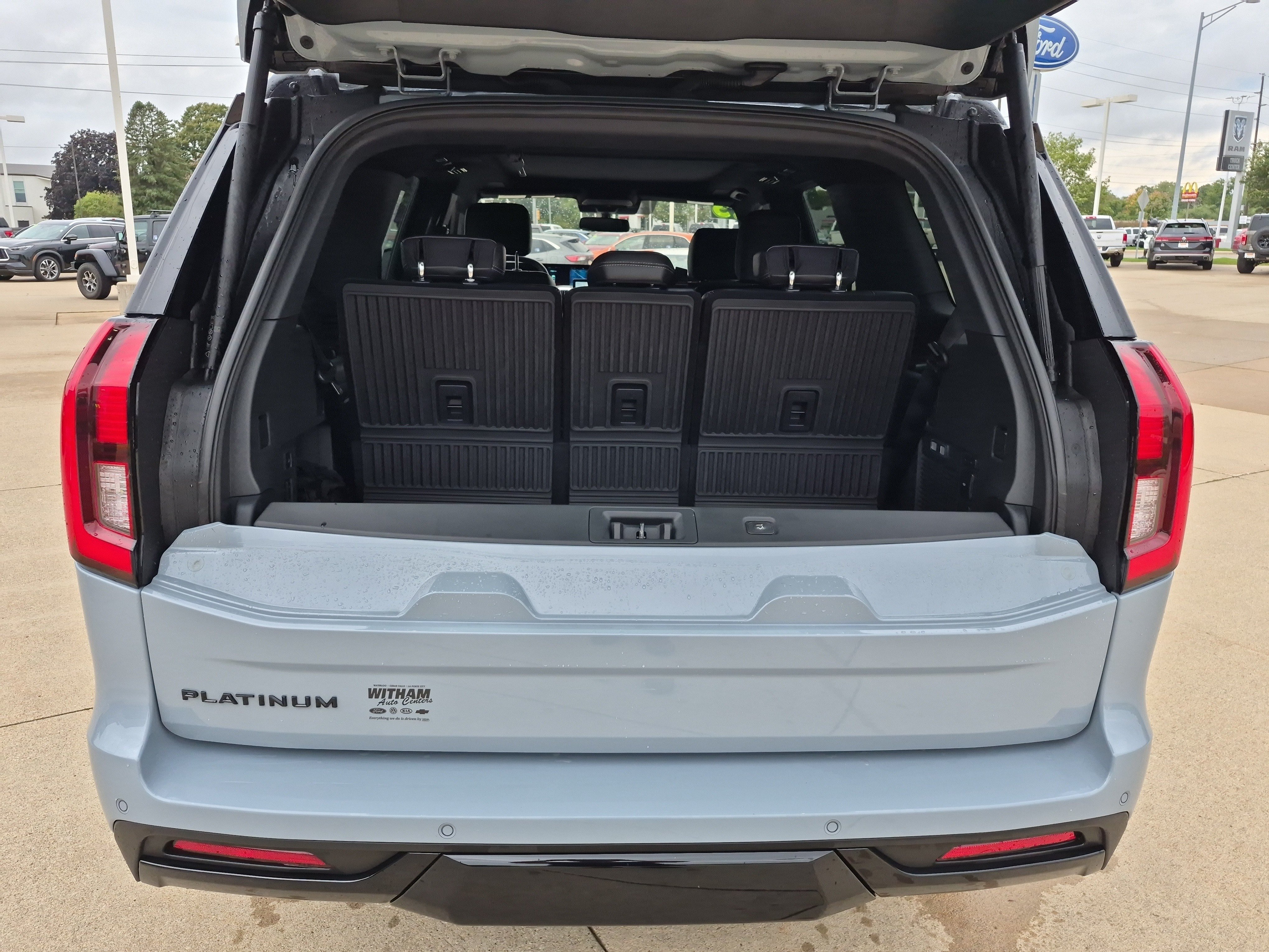 Used 2025 Ford Expedition Platinum w/ Stealth Performance Package AWD/4WD image 6