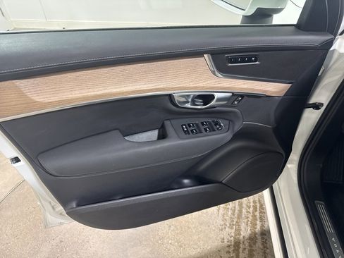 Used 2025 Volvo XC90 B6 Plus image 15