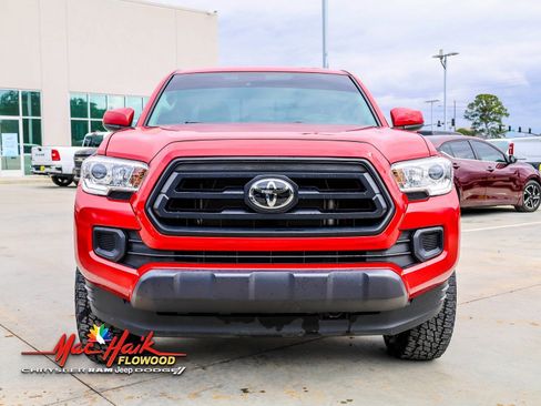 Used 2022 Toyota Tacoma SR image 3