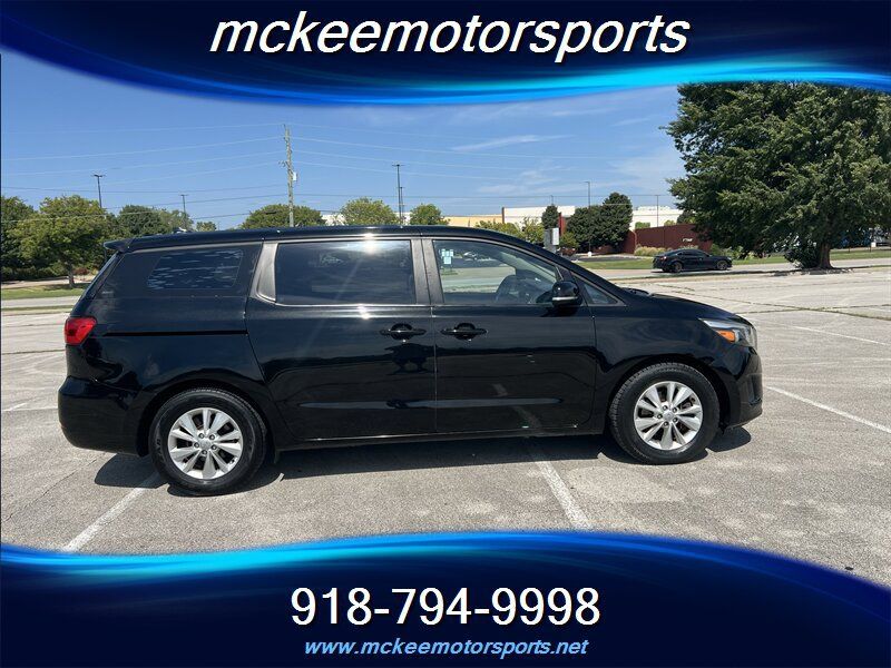 Used 2016 Kia Sedona L FWD image 2