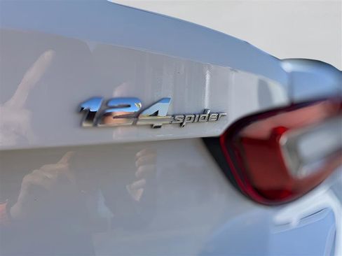 Used 2017 FIAT 124 Spider Lusso image 25