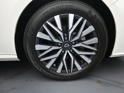 Used 2025 Nissan Altima 2.5 SV FWD image 31