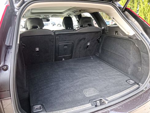 Used 2025 Volvo XC60 B5 Plus image 32