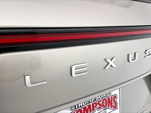 Used 2022 Lexus LX 600 4WD w/ Luxury Package image 32