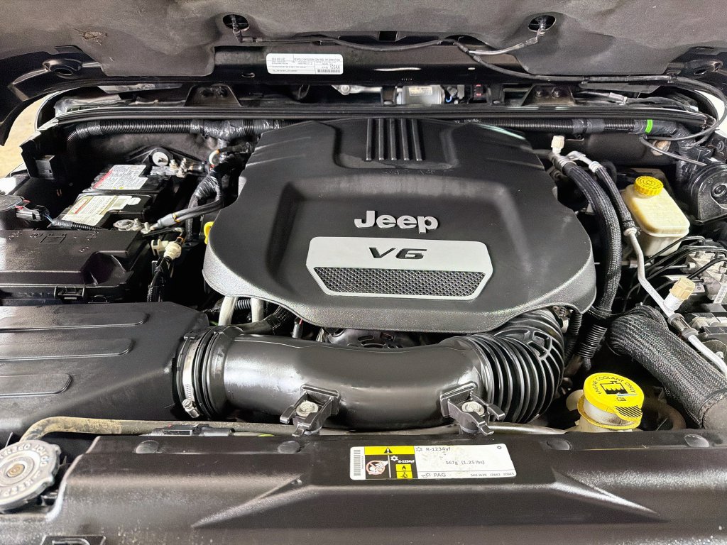 Used 2015 Jeep Wrangler Unlimited Rubicon AWD/4WD image 30