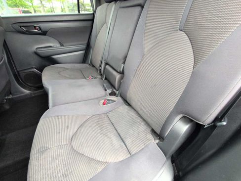 Used 2021 Toyota Highlander LE AWD/4WD image 20