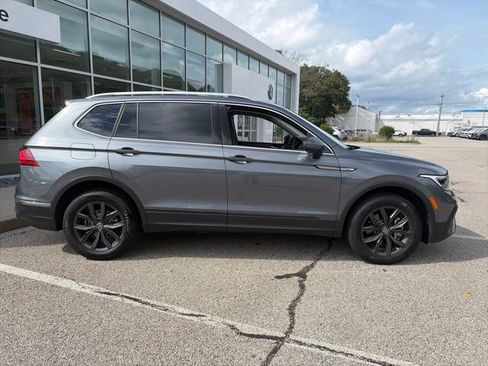 Used 2024 Volkswagen Tiguan SE AWD/4WD image 2