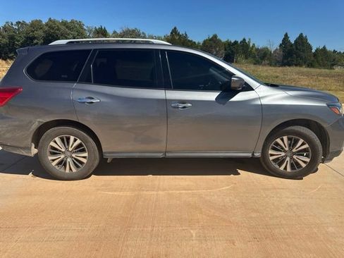 Used 2020 Nissan Pathfinder SL AWD/4WD image 4