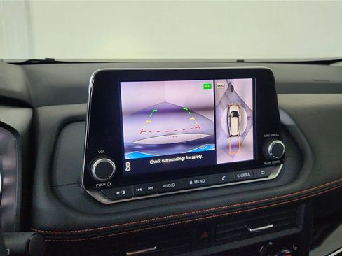 Used 2025 Nissan Rogue SV image 46