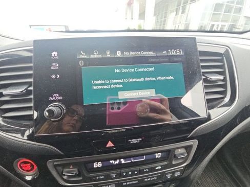 Used 2020 Honda Pilot Touring image 6