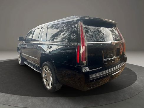 Used 2016 Cadillac Escalade ESV Luxury image 4