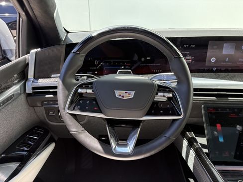 Certified 2025 Cadillac Escalade ESV V AWD/4WD image 20