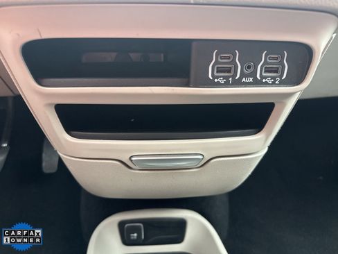 Used 2024 Chrysler Pacifica Touring-L FWD image 20