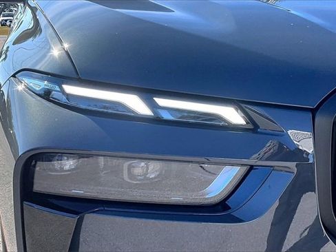 Used 2026 BMW X7 xDrive40i w/ Executive Package image 33