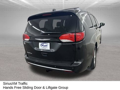 Used 2017 Chrysler Pacifica Touring-L Plus FWD image 14