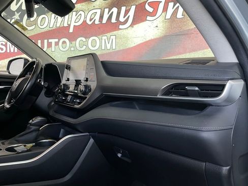 Used 2020 Toyota Highlander XLE image 24