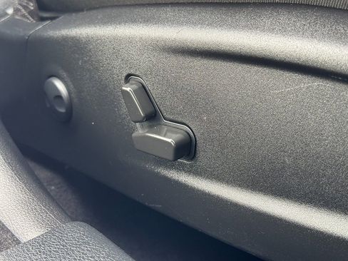 Used 2022 Chrysler 300 Touring L w/ Safetytec Plus Group image 33