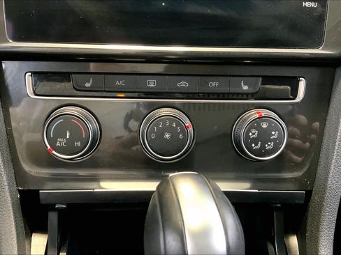 Used 2018 Volkswagen Golf SE FWD image 35
