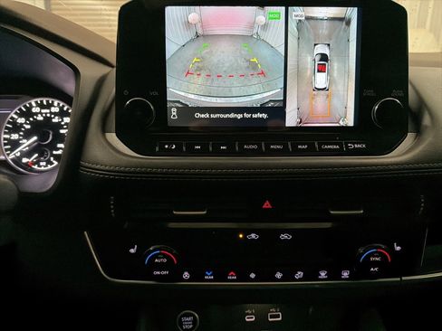 Used 2022 Nissan Rogue SL w/ SL Premium Package image 16