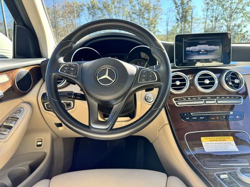 Used 2018 Mercedes-Benz GLC 300 GLC 300 image 19