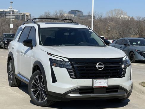 New 2026 Nissan Pathfinder Platinum image 2
