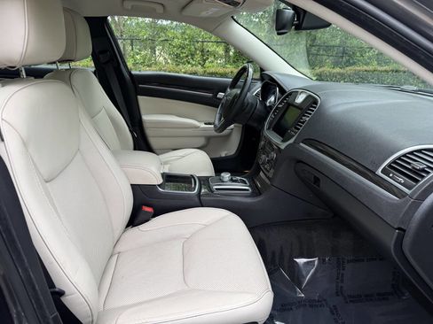 Used 2016 Chrysler 300 C AWD/4WD image 15