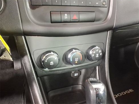 Used 2012 Dodge Avenger SE image 21