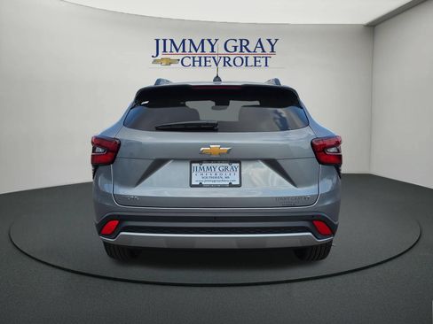 New 2026 Chevrolet Trax LT w/ Driver Confidence Package FWD image 4
