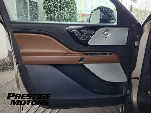 Used 2020 Lincoln Aviator Reserve w/ Equipment Group 202A image 14