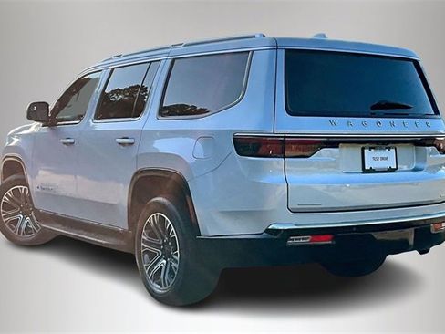 Used 2022 Jeep Wagoneer Series III image 4