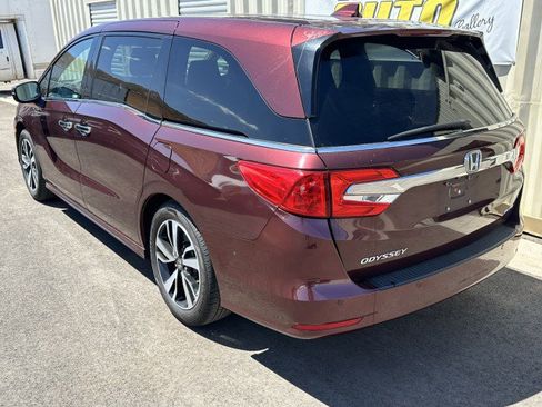 Used 2018 Honda Odyssey Elite image 2