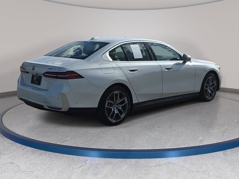 Used 2024 BMW i5 eDrive40i w/ Premium Package RWD image 5