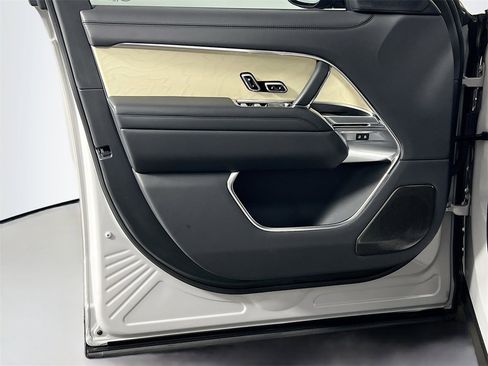 Used 2023 Land Rover Range Rover SV image 18