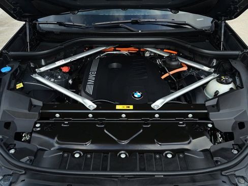 Used 2025 BMW X5 xDrive50e w/ M Sport Package image 31