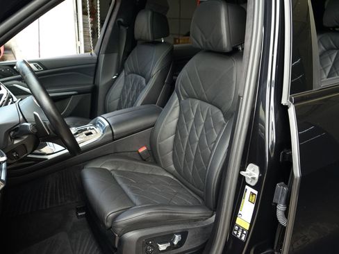 Used 2024 BMW X7 xDrive40i w/ Executive Package image 9