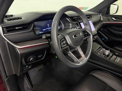 Used 2023 Jeep Grand Cherokee Overland AWD/4WD image 13