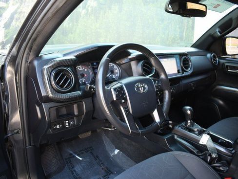 Certified 2019 Toyota Tacoma TRD Off-Road w/ Technology Package AWD/4WD image 14