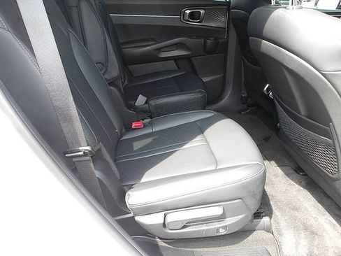 Used 2024 Kia Sorento EX AWD/4WD image 11