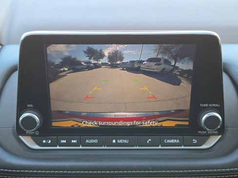 Used 2023 Nissan Rogue SV image 17