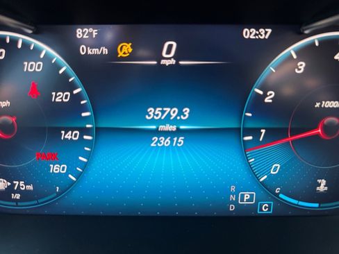 Used 2022 Mercedes-Benz GLC 300 4MATIC image 11
