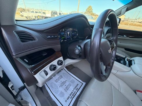 Used 2017 Cadillac Escalade ESV Luxury image 19