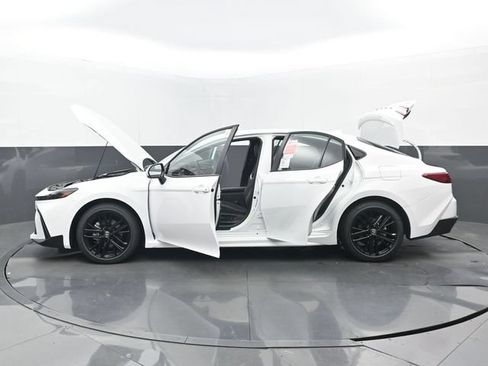 New 2026 Toyota Camry SE FWD image 32