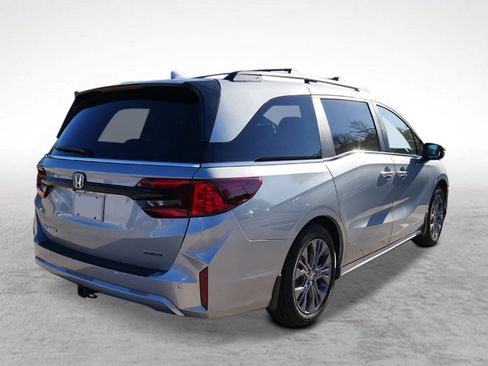 New 2026 Honda Odyssey Touring image 4