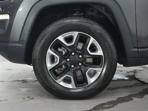 Used 2018 Jeep Compass Trailhawk w/ Leather Interior Group AWD/4WD image 30