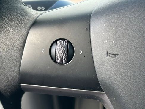 Used 2024 Tesla Model Y 2WD image 19