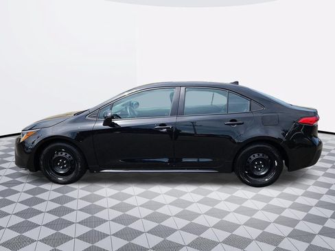 Used 2022 Toyota Corolla LE FWD image 3