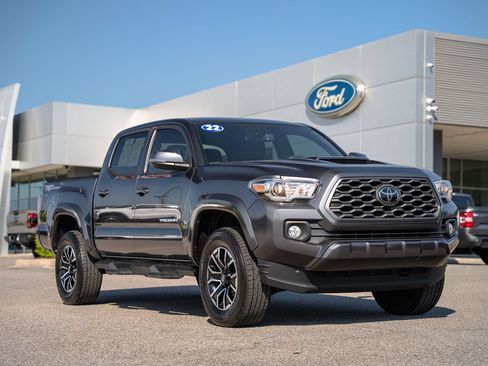 Used 2022 Toyota Tacoma TRD Sport w/ Technology Package RWD image 1
